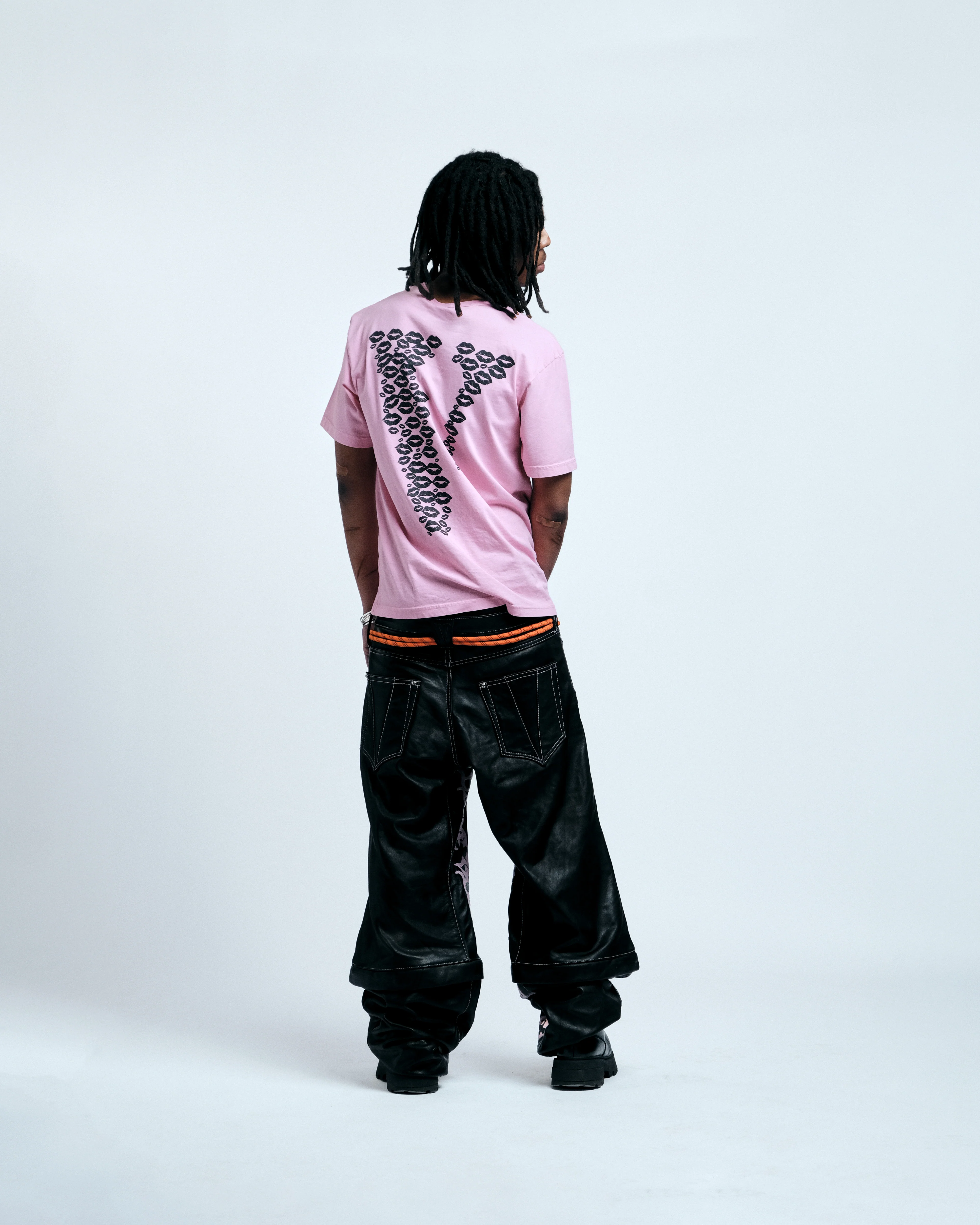 BLACK LIPSTICK FRIENDS- EMBROIDERED T-SHIRT (pink) 12