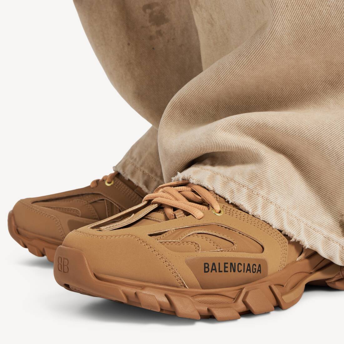 Men's Track Yard Sneaker in Camel/black 7