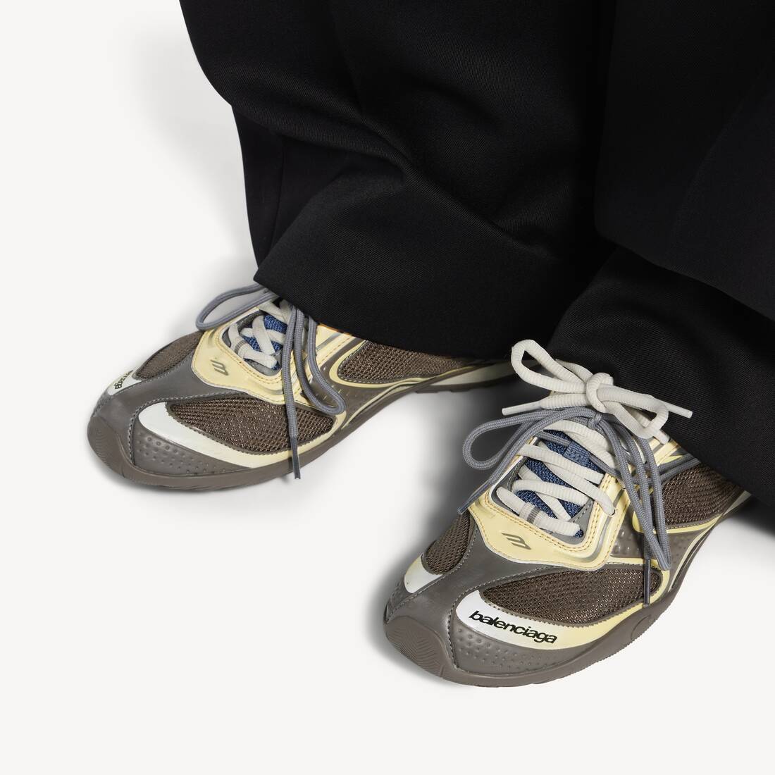 Men's Radar Gradient Lines Sneaker in Brown/blue/yellow/grey 7
